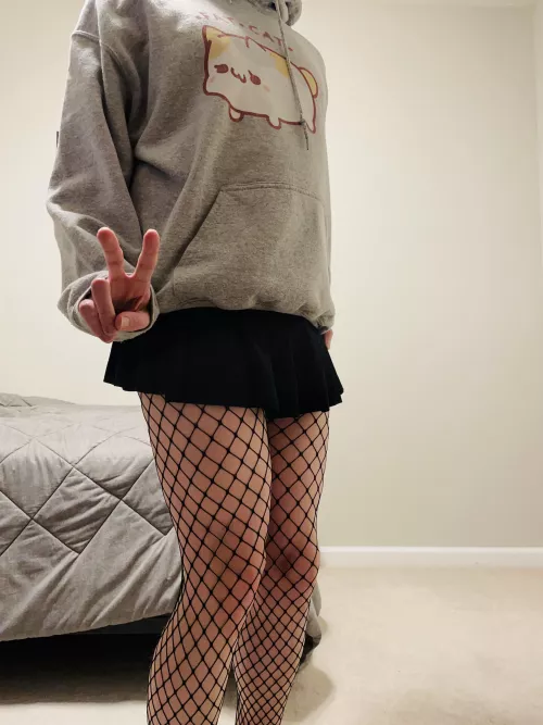 Trying my best to pull of this skirt and fishnets😣