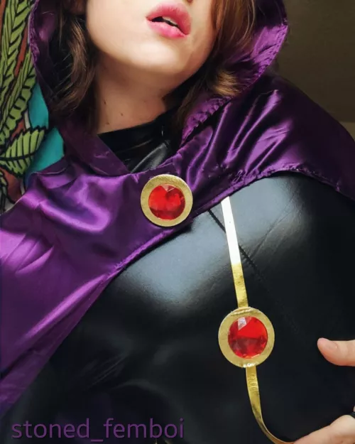 🔮 Trying my new Raven cosplay out