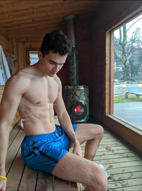 trying to act sexy in this hit sauna 😉 24 [m]