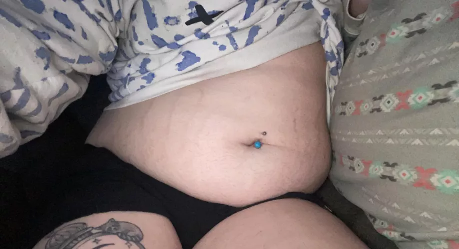 Two sodas down and a slice of pizza for lunch I can’t wait for dinner time 🍽