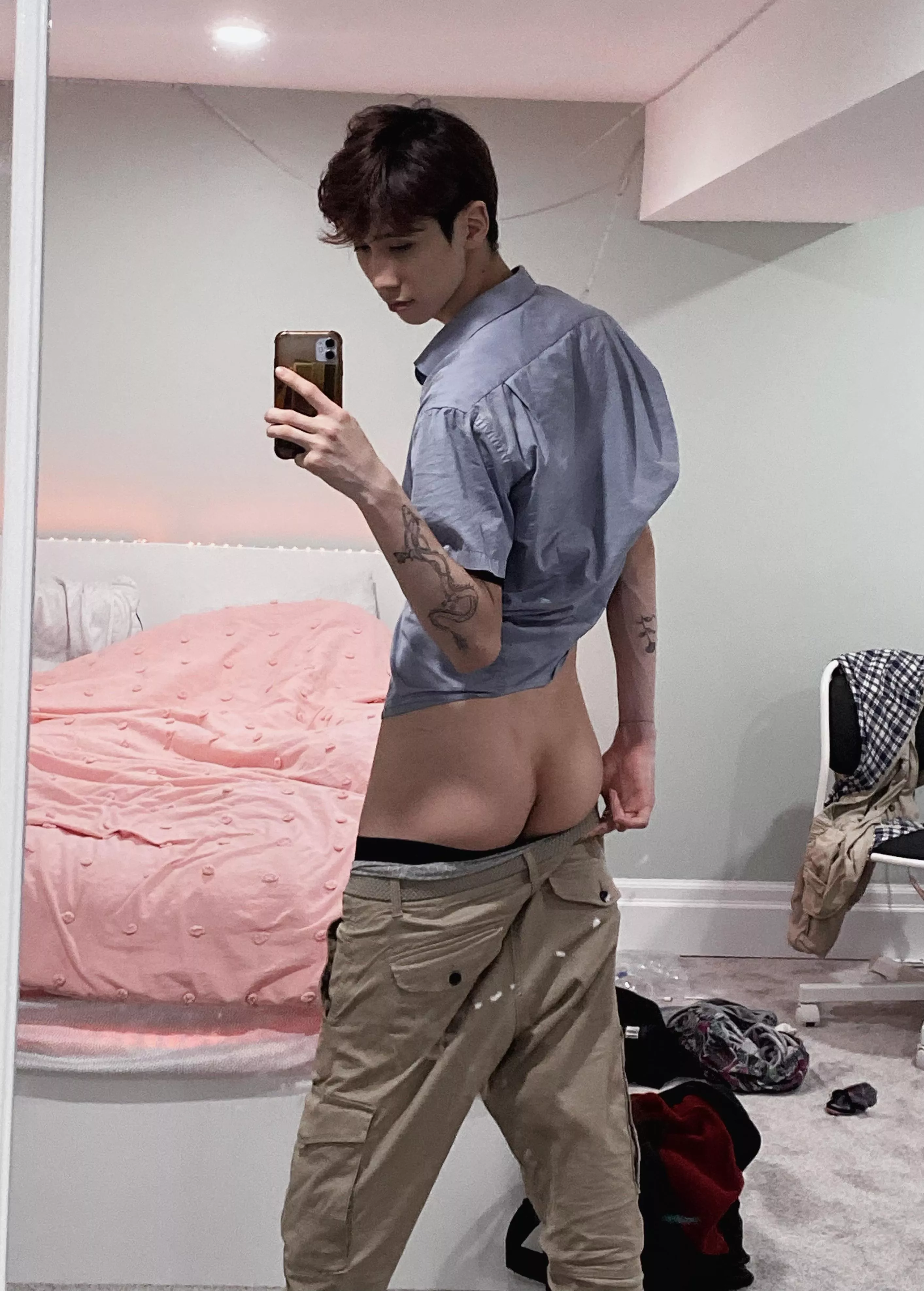 U like skinny dudes with small asses