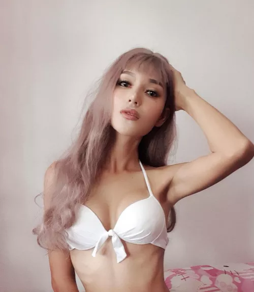 Uhh so horny need a femboy friend