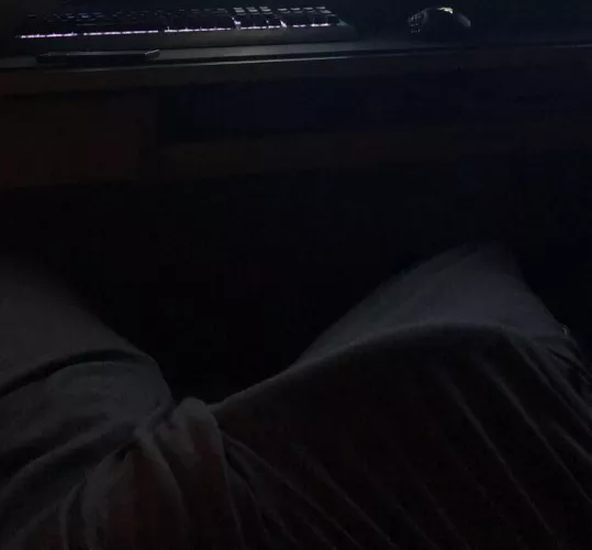 Upvote if you wanna rub it through my sweatpants for me ☺️