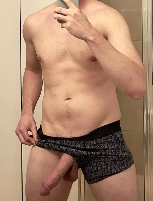 Use your mouth to play with my balls