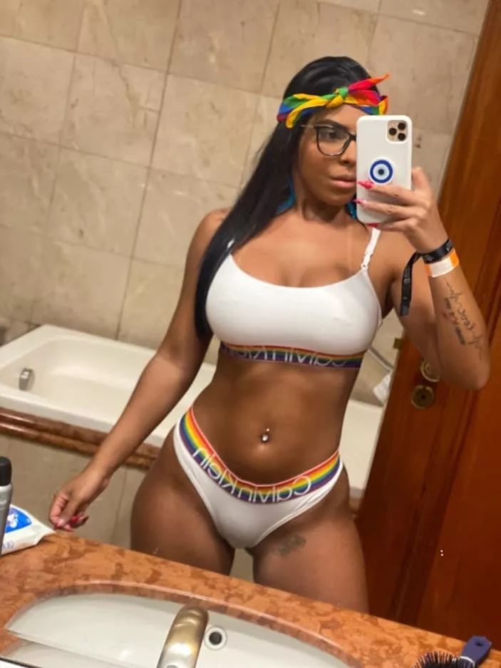 Victoria Hot