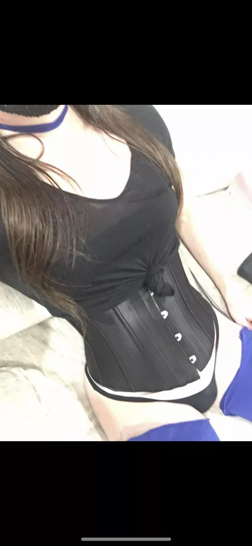 Waist snatched,feeling it. Do you like it Daddy? 🥹