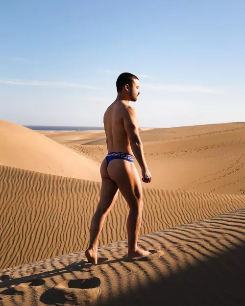 Walking the dunes in Gran Canaria