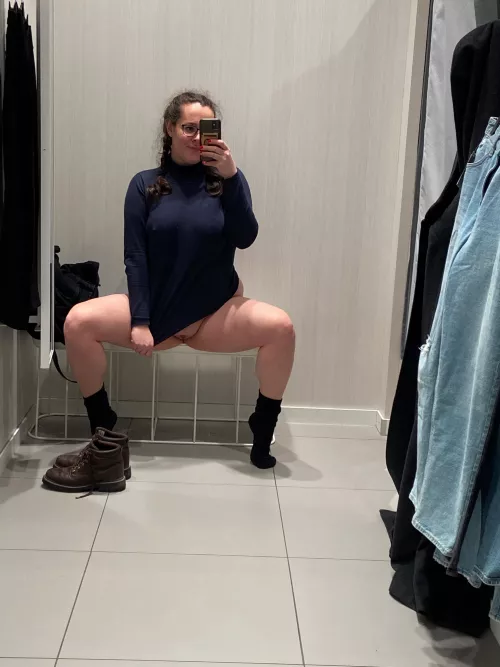 Wanna go sopping for clothes with me? 😍 (I am free to subscribe!)