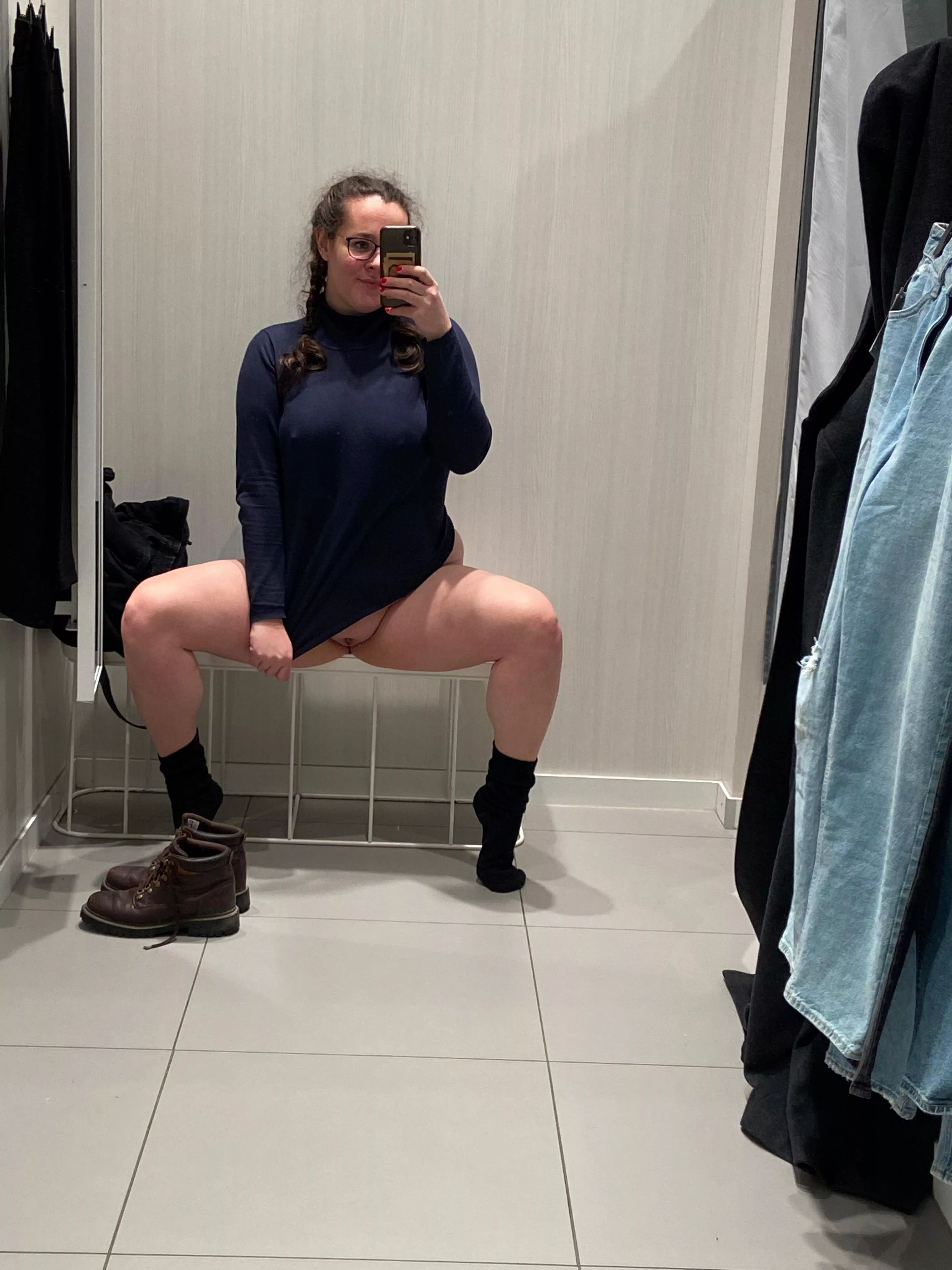 Wanna go sopping for clothes with me? 😍 (I am free to subscribe!)