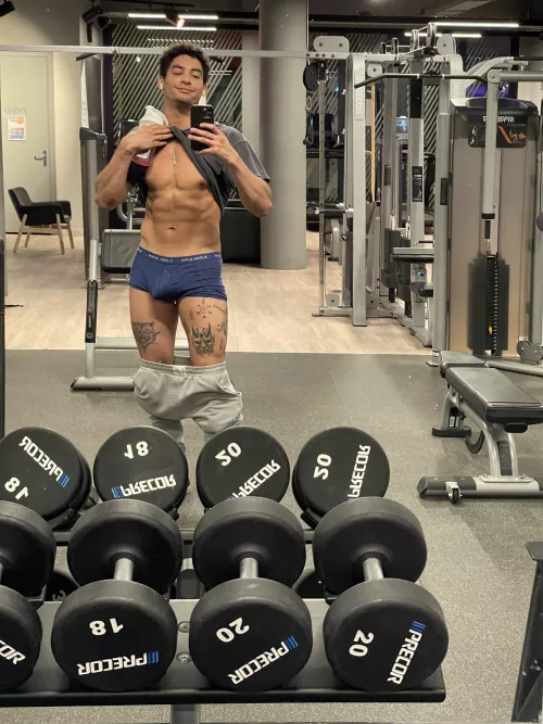 Wanna hit a gym session with me?😈