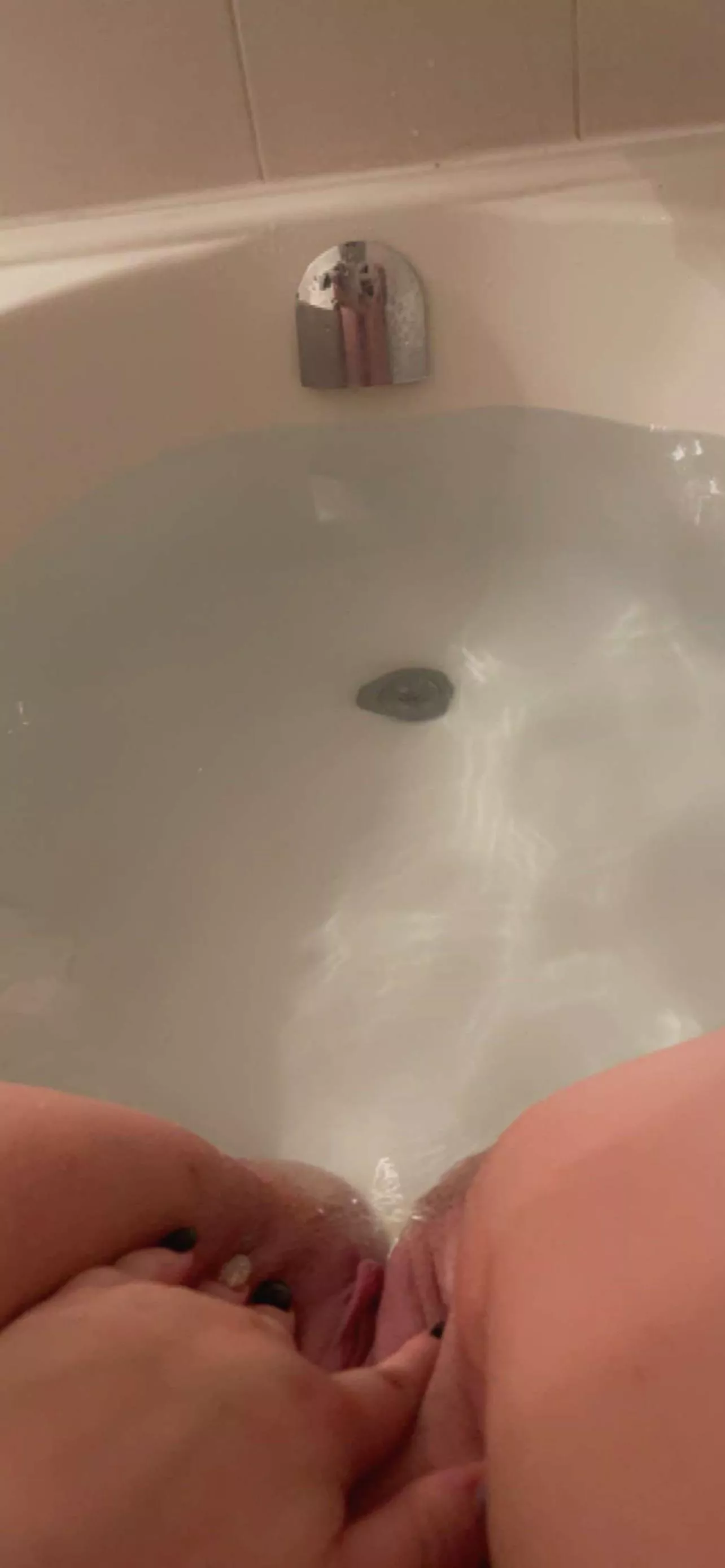 Wanna join me in the tub 🤪
