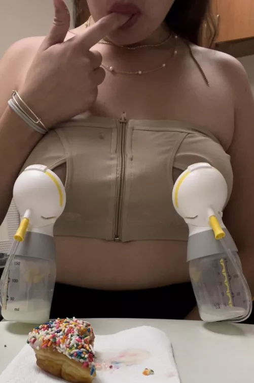 Want some donut with my milk?? 🍩💦🥛