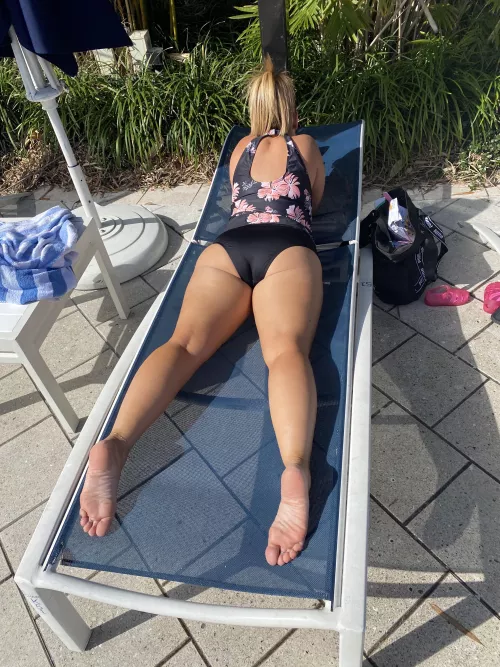 Want to wifeswap tributes, I got the phat shortie and we always like the attention. Dm pic if interested