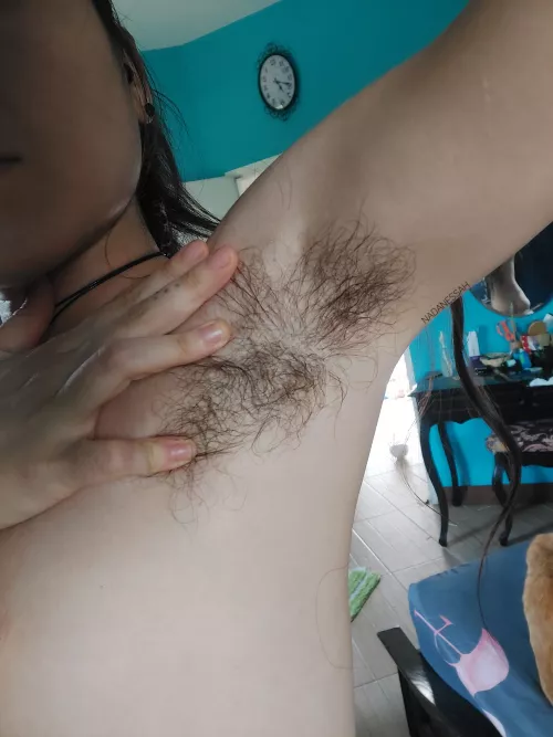 warm pheromomes.. is it true that i can attract guys by NOT wearing deo? 😛