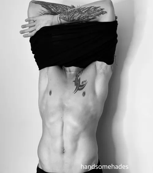 Weather is getting hot, time for the shirt to come off 😏