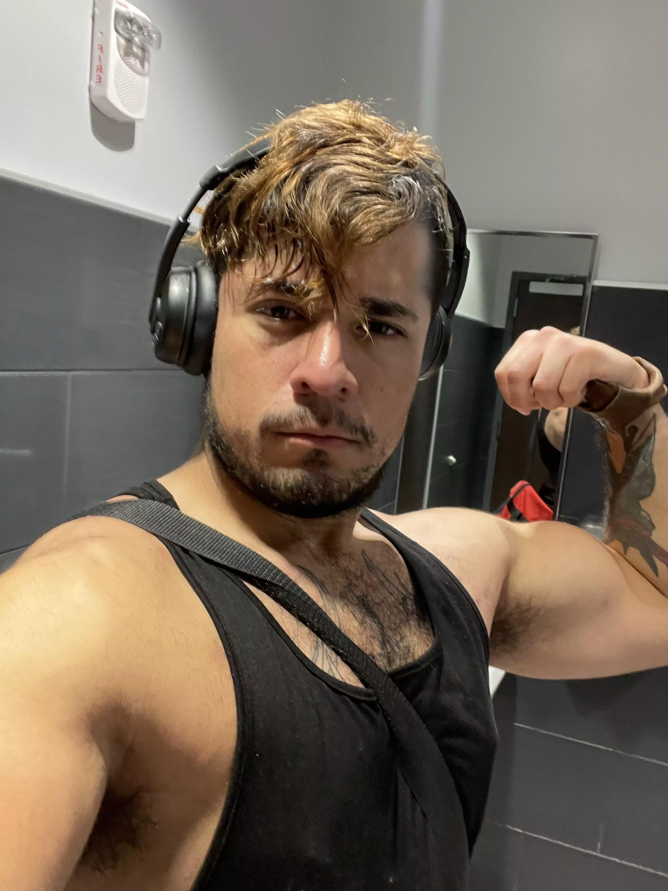 Weekend flex, I give ripe muscle bear hugs post gym workout 🧸💪❤️