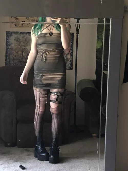 Went grocery shopping and to the bank in this outfit 🖤😈 no panties