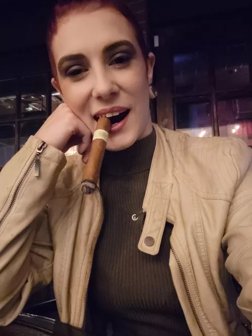 went out to the cigar bar yesterday 😘 I didn't see any other women there smoking a cigar. I'm fine with being a unicorn 😜