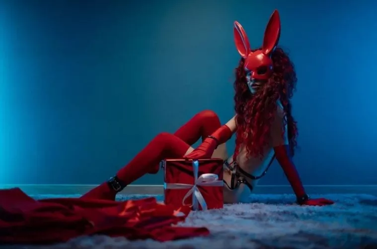 ❓ What do you think is in this box? Hint: It's a sex toy 🤩😍 [ST]