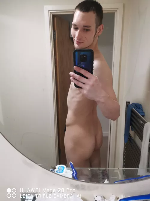 what female wouldn't want to pegg me😜