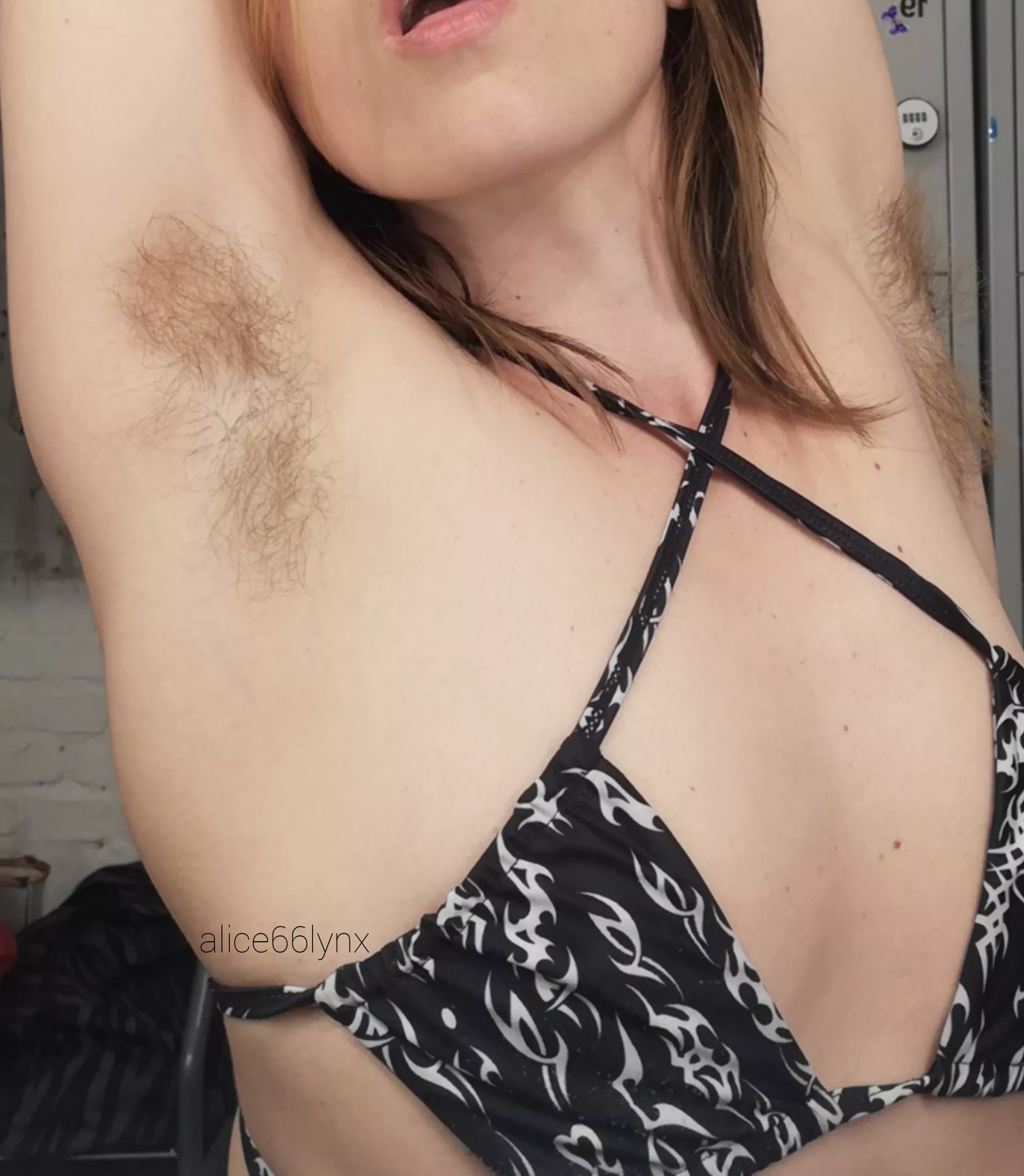 what would u like to see in my hairy armpit? 😏