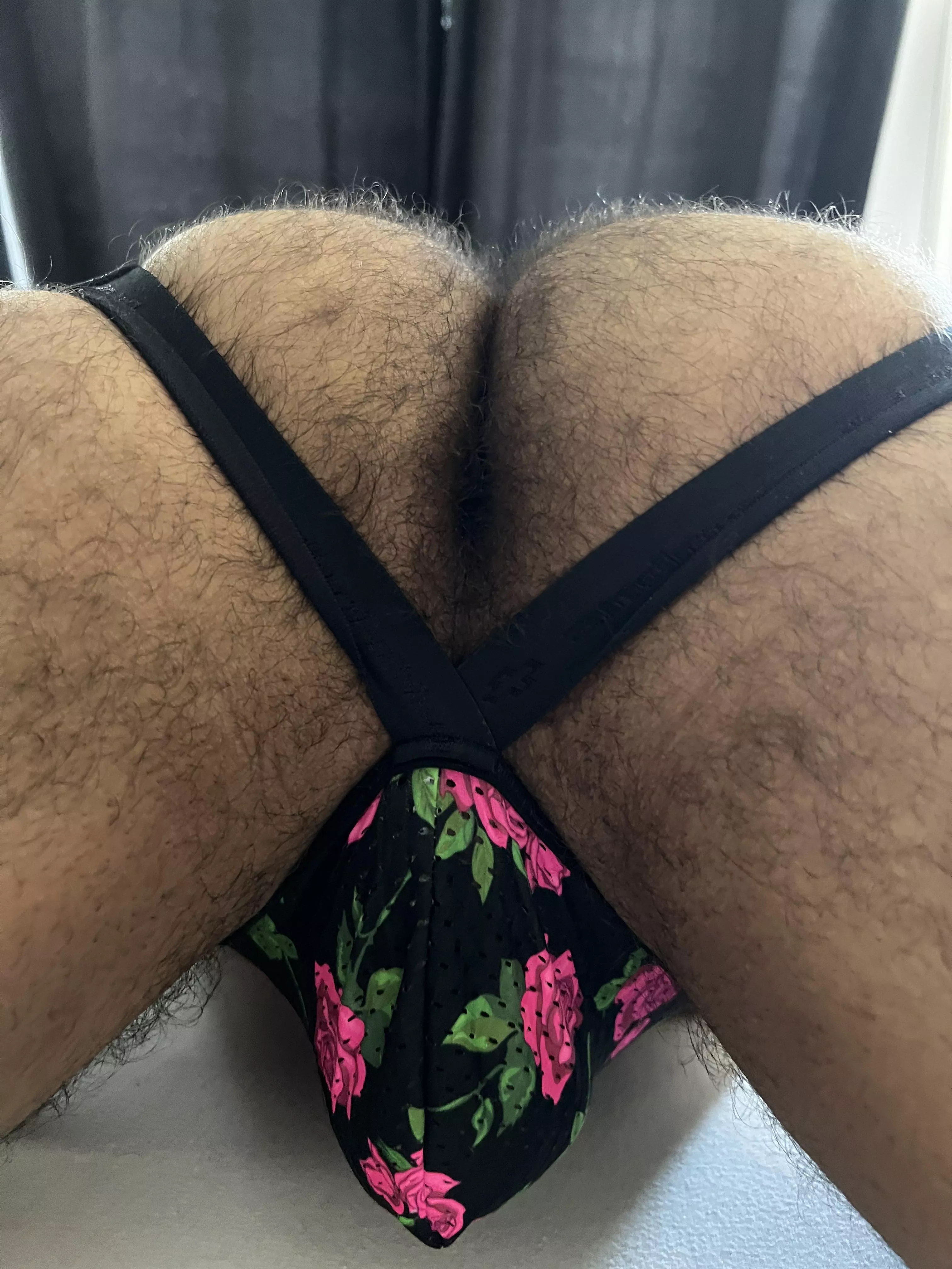 What would you do with this hot 🍑?