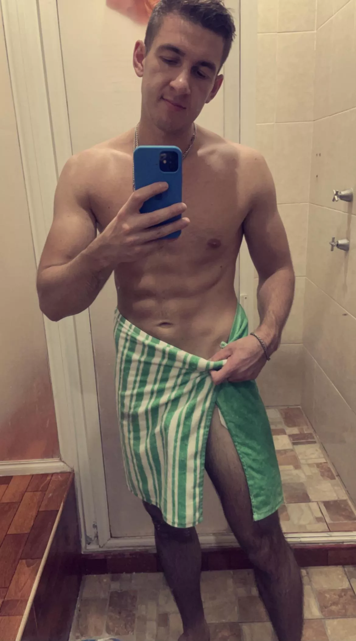 What’s under the towel? 😈