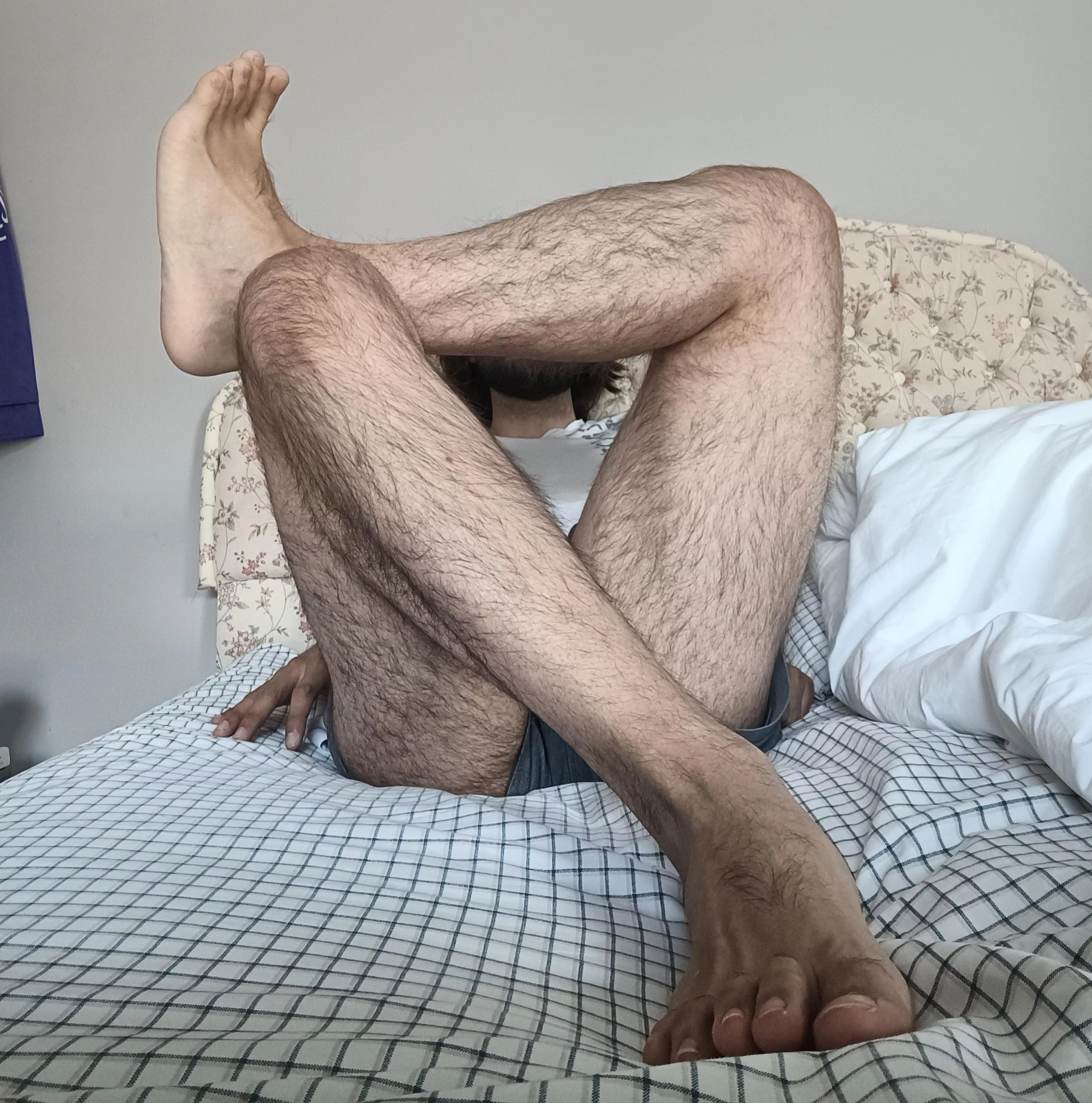 Where my men with hairy legs at? 👅