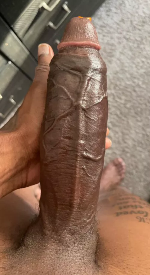 Where my slaves at, get on your knees and let me bless you 🍆