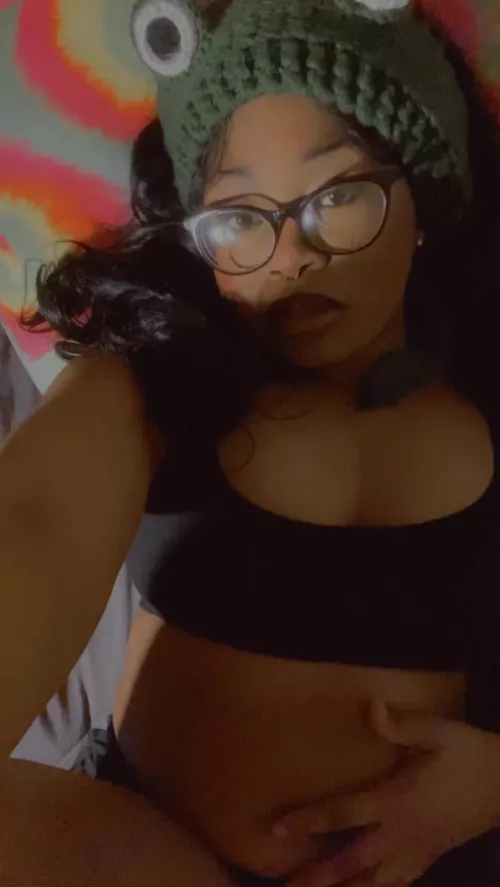 Where’s the help in living out my cuck fantasies >< be me cheating bf sending me updates while I’m at work send me porn gifs pretending it’s you