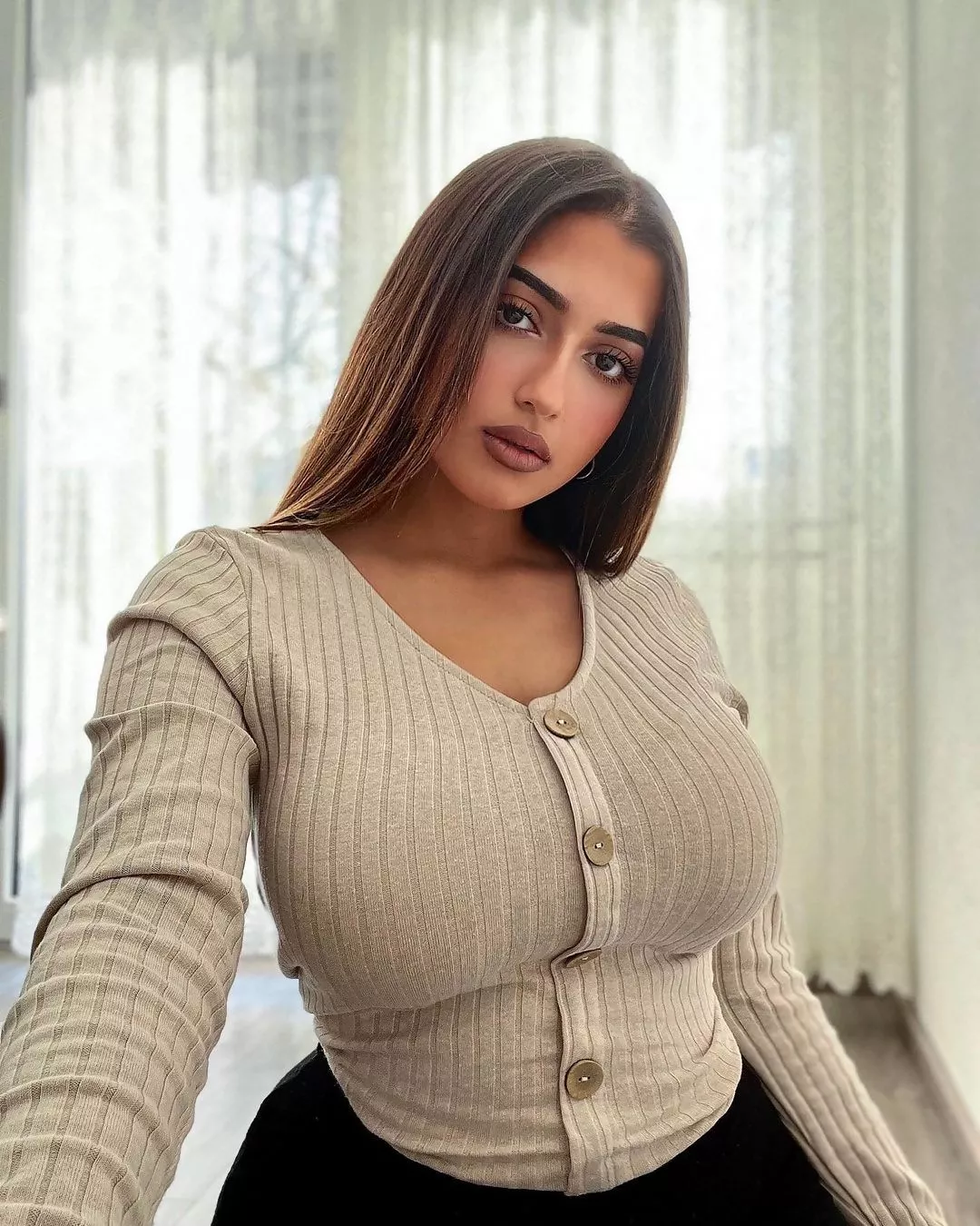 Which horny Turkish sluts want a cum tribute? Only with face and gladly also nudes.