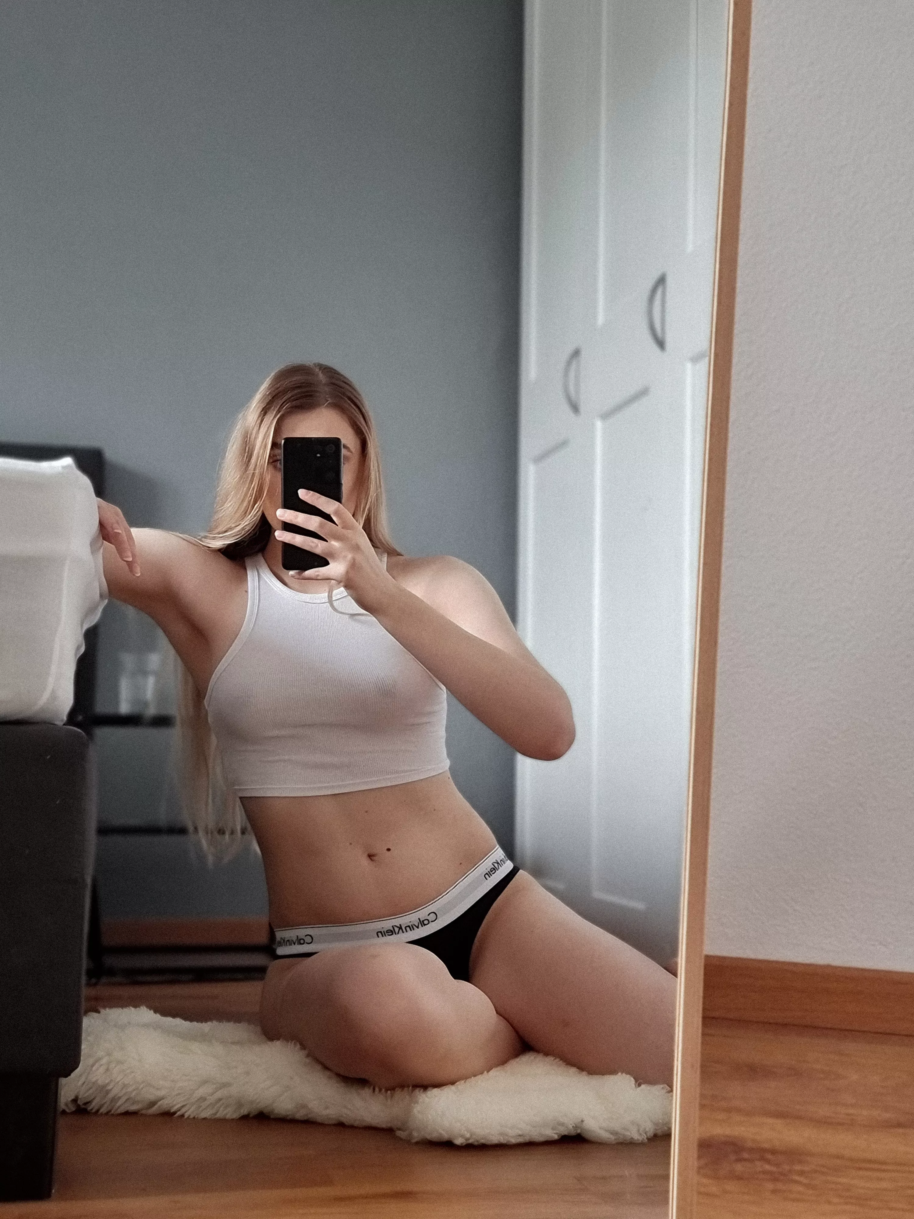 White tank top 🥰