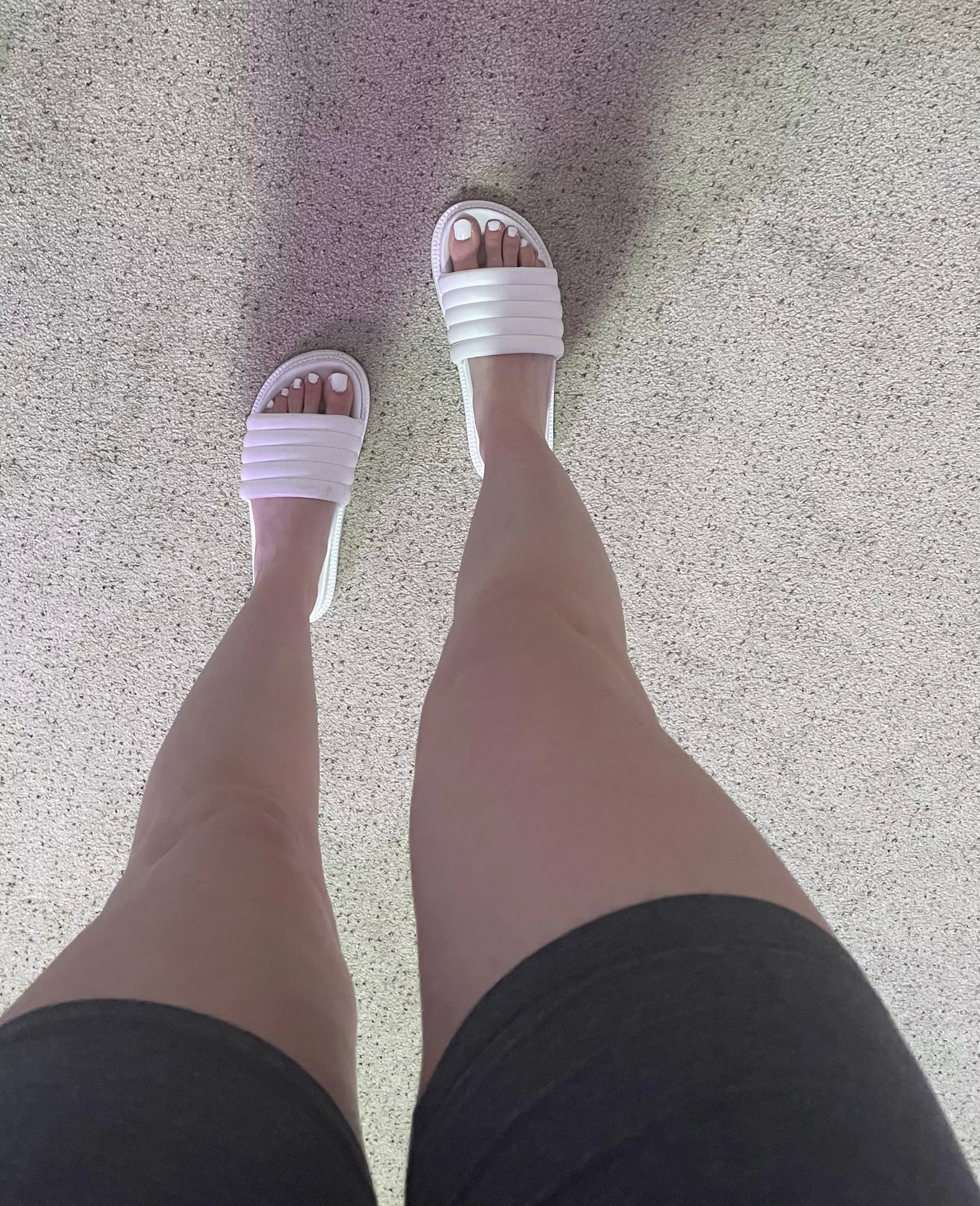 White toes, white sandals, what else that’s white is missing in this pic? 😅😉
