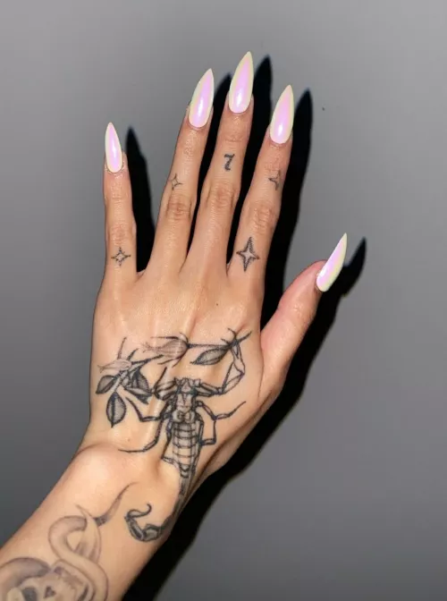 white/pink chrome claws