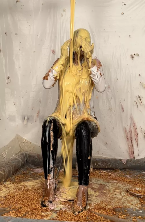 Who else just loves custard?? For me it has to be by the HUGE bucket load!! Xx