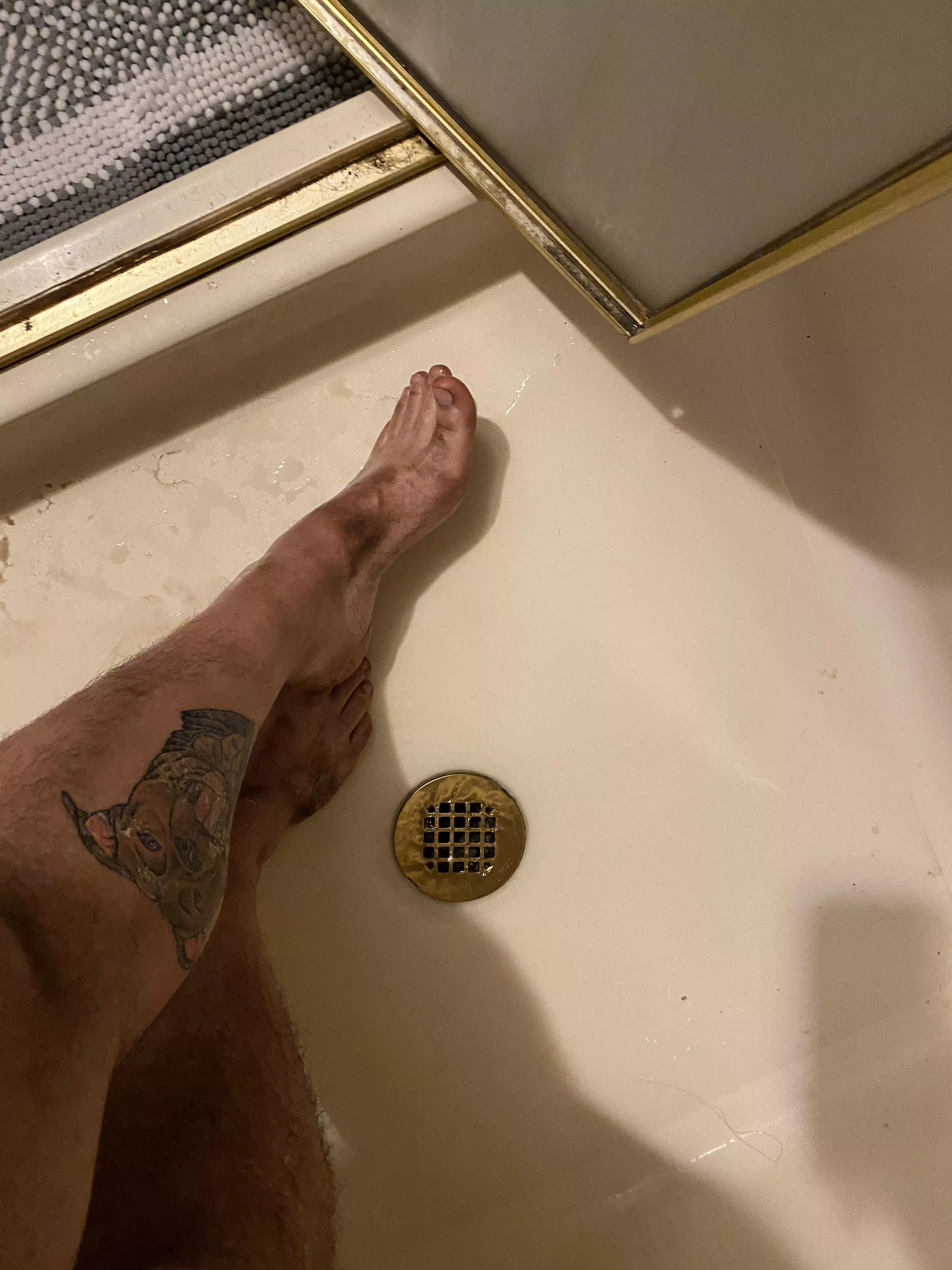 Who here has a dirty foot fetish? Hope you enjoy my filthy feet 😉
