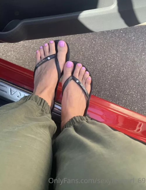 Who likes flip flops, or as we call them in Australia “thongs”?