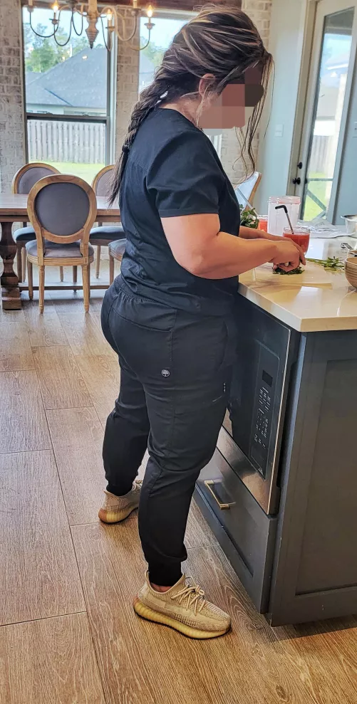 Who likes nurses with big asses?