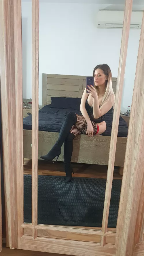 who love fishnet stokings?