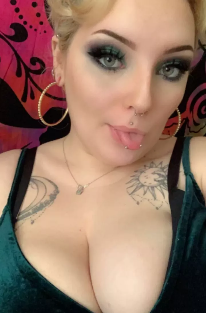 who needs brains when you have boobs 😊😊