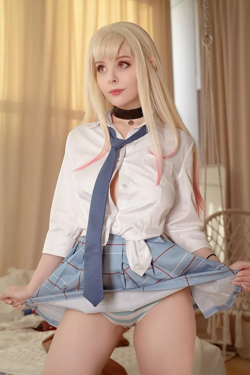Who wanna take my measurements for new cosplays?💫