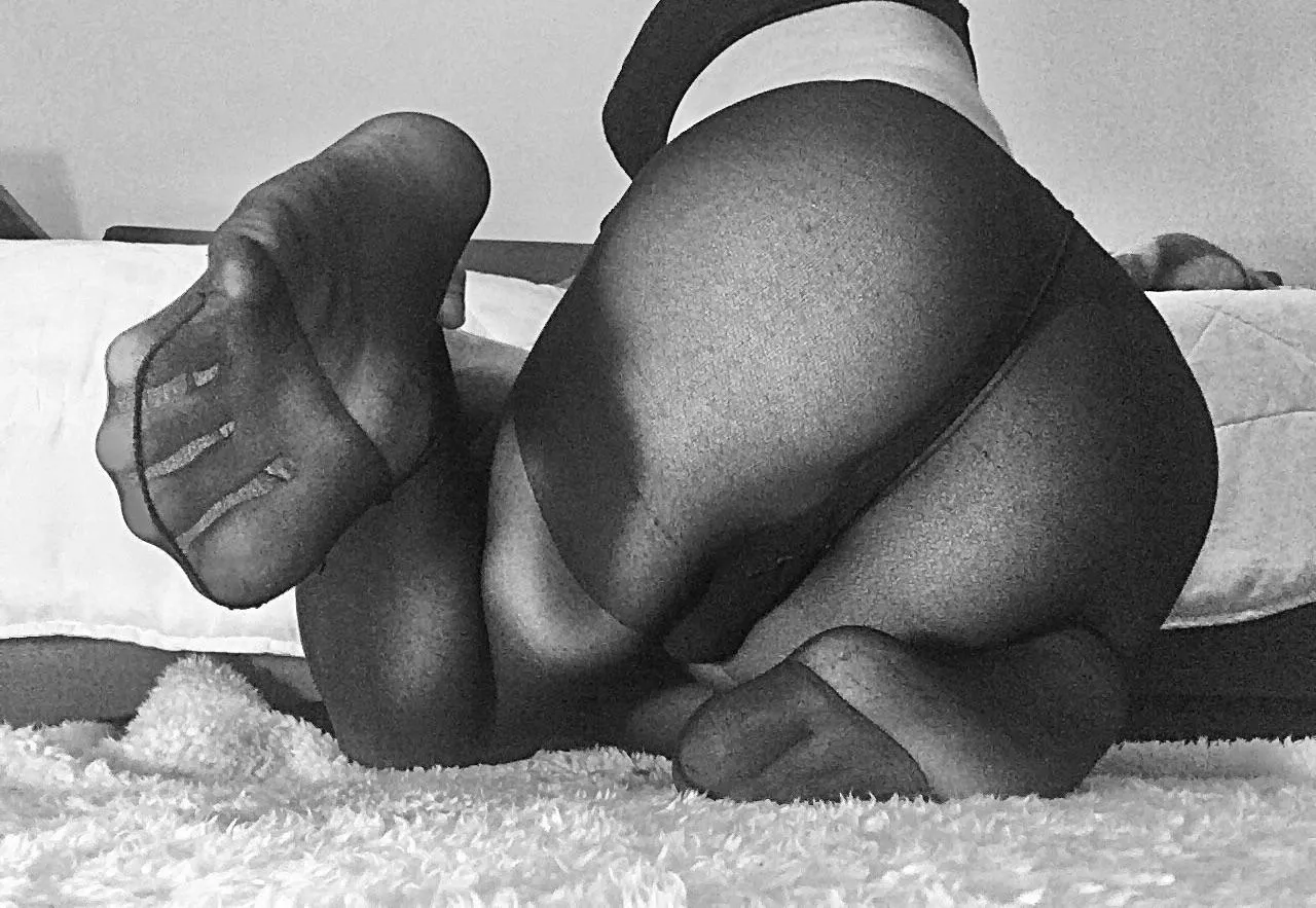 Who want to keep me and my innocent body company? ❤️🐾
