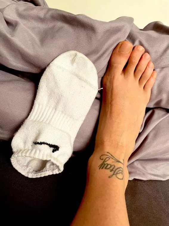 Who wants my dirty sock😈