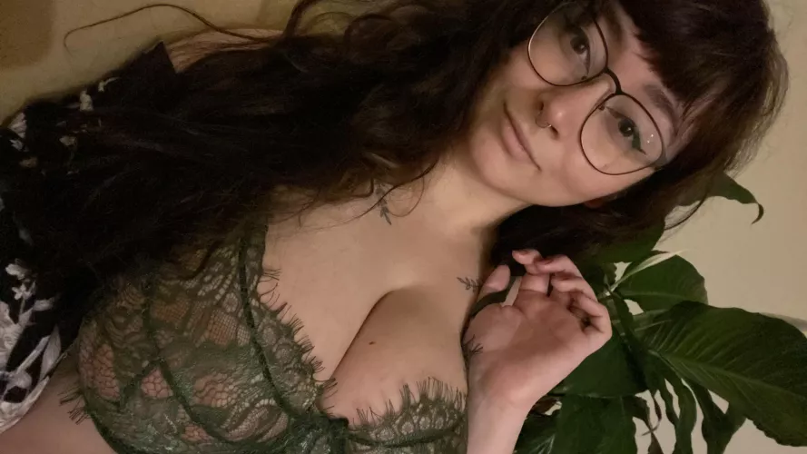 Who wants to be mommy’s sub this Saturday?😈🖤💦