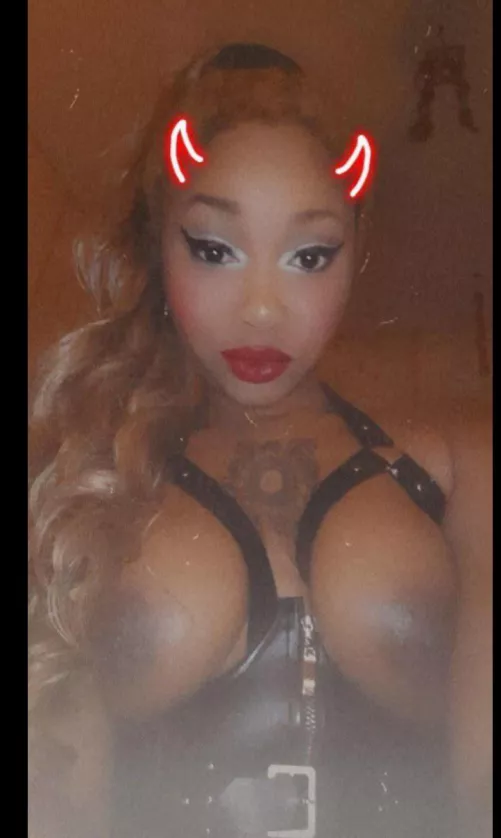 Who wants to be my date 😗