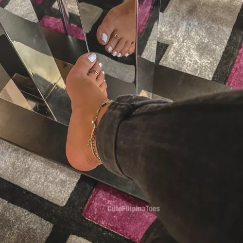 Who wants to play footsies under the table with me? 😉