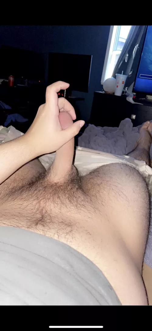 Who wants to play league of legends and leak with me at the same time