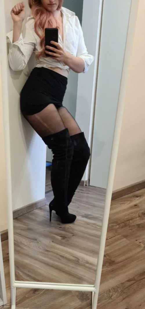 Who wants to play with me?