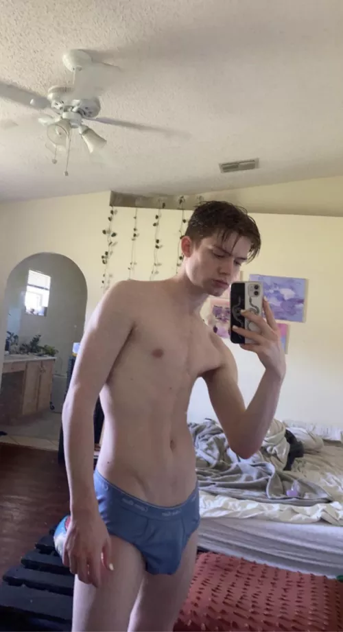 who wants to see what’s under 😏