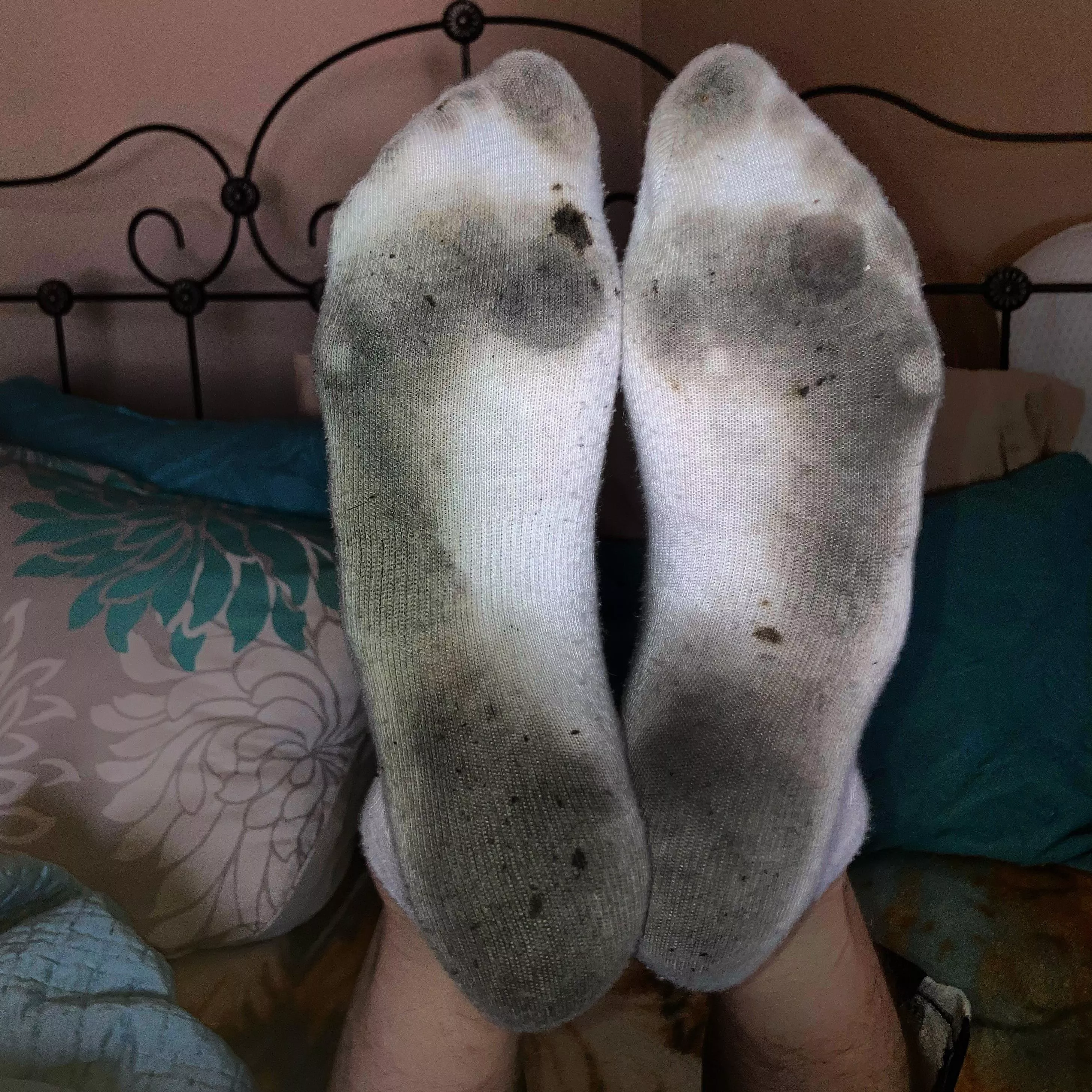 Who wants to smell my socks🙊
